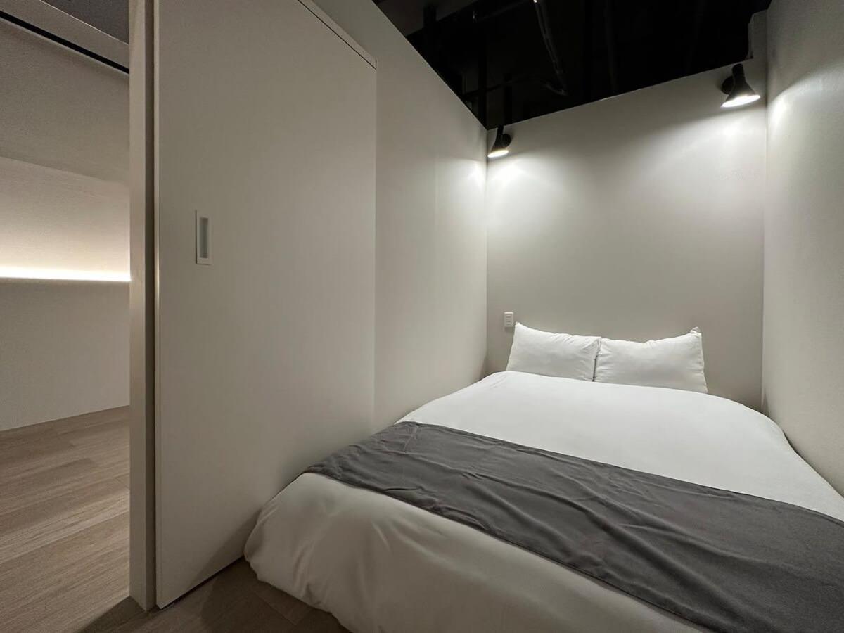 Bhotel New Small Hotel - Hondori Shopping Arcade Hiroshima Exterior photo